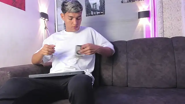 Snapshot of ryan_carter08 chatting on 10.02.25 ryan carter08 online show from 10.02.25