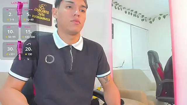 Snapshot of ryan_carter08 chatting on 10.06.25 ryan carter08 online show from 10.06.25