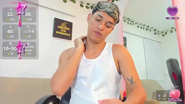 Snapshot of ryan_carter08 chatting on 10.13.25 ryan carter08 online show from 10.13.25