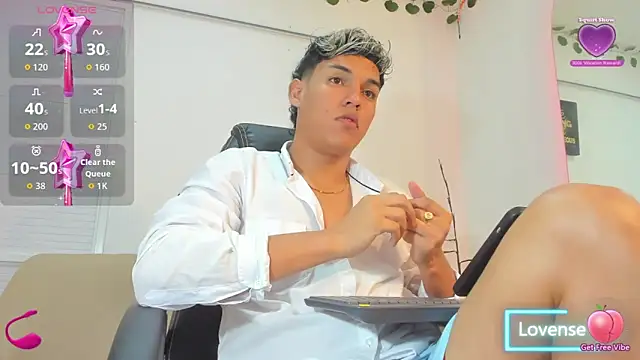 Snapshot of ryan_carter08 chatting on 11.01.25 ryan carter08 online show from 11.01.25