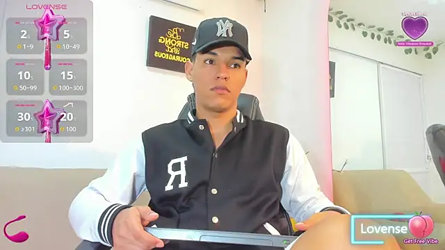 Snapshot of ryan_carter08 chatting on 11.07.25 ryan carter08 online show from 11.07.25