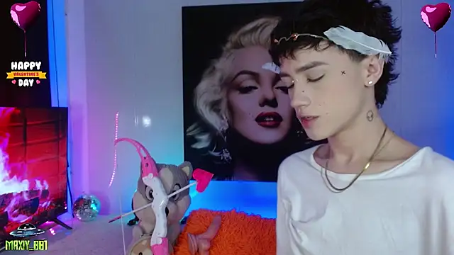 maxiy 001 online show from 02.16.25