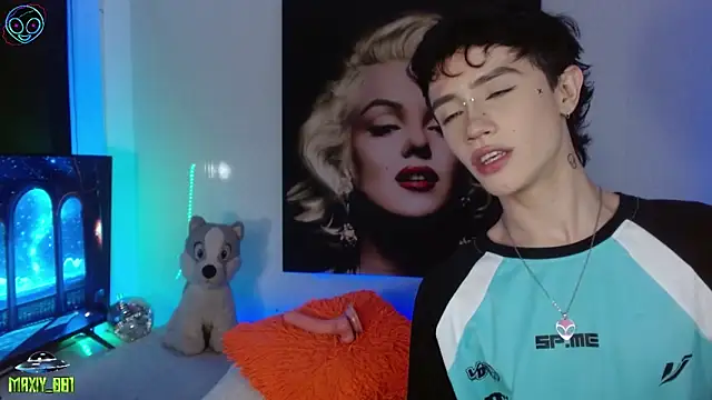 maxiy 001 online show from 09.22.25