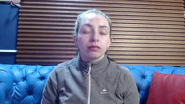 Snapshot of _isaabellaa chatting on 02.13.25 isaabellaa online show from 02.13.25