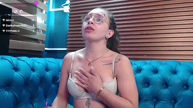 Snapshot of _isaabellaa chatting on 02.17.25 isaabellaa online show from 02.17.25