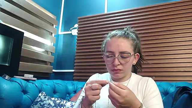 Snapshot of _isaabellaa chatting on 02.17.25 isaabellaa online show from 02.17.25