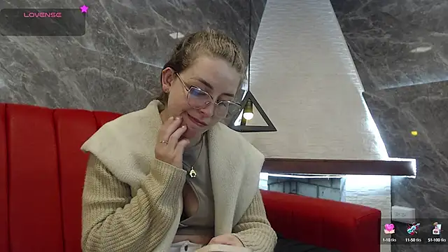 Snapshot of _isaabellaa chatting on 02.19.25 isaabellaa online show from 02.19.25