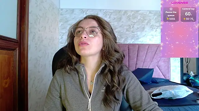 Snapshot of _isaabellaa chatting on 10.27.25 isaabellaa online show from 10.27.25