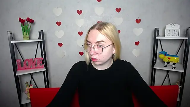 BeatriceFly online show from 12.11.24
