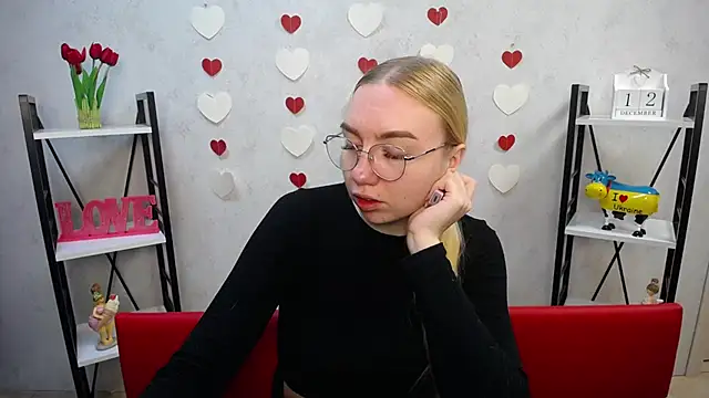 BeatriceFly online show from 12.12.24
