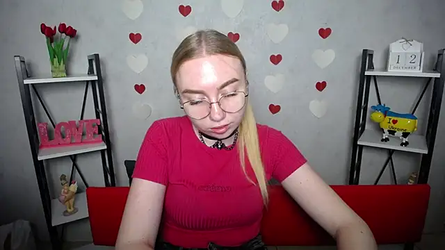 BeatriceFly online show from 12.12.24