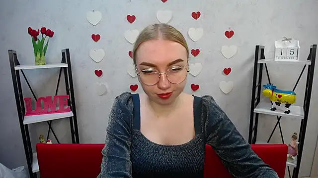 BeatriceFly online show from 12.15.24
