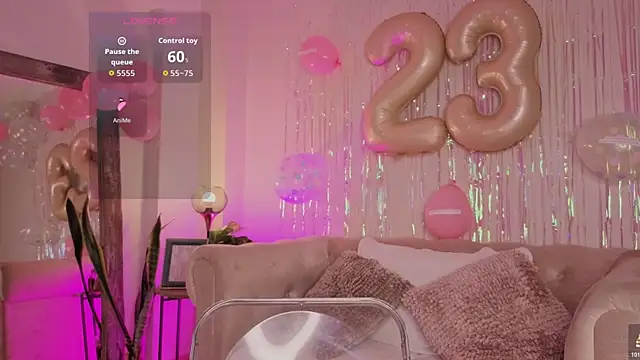 Snapshot of DahianaWalcott chatting on 10.21.25 DahianaWalcott online show from 10.21.25