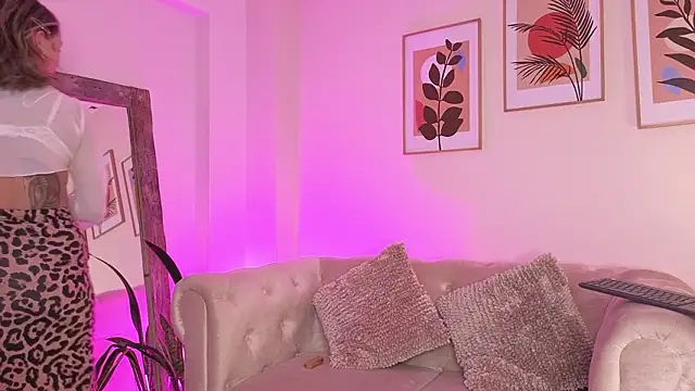 DahianaWalcott online show from 01.31.26