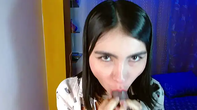 victoria-henaoo online show from 12.15.24