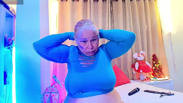 girl amada online show from 11.22.25