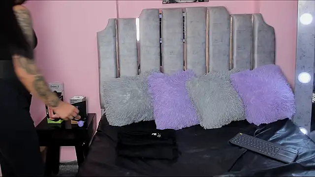 karol noa online show from 02.26.25