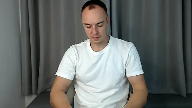 Snapshot of heilgarbest chatting on 11.19.25 heilgarbest online show from 11.19.25