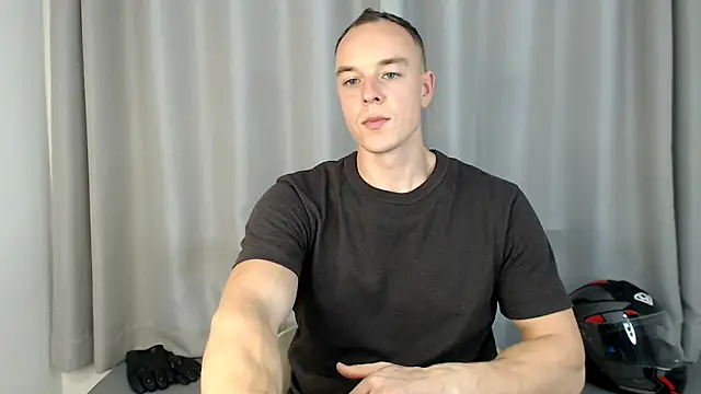 Snapshot of heilgarbest chatting on 11.23.25 heilgarbest online show from 11.23.25