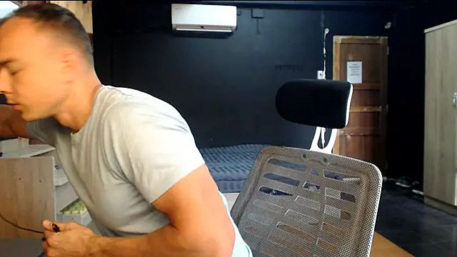 Snapshot of heilgarbest chatting on 03.26.26 heilgarbest online show from 03.26.26