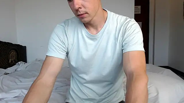 Snapshot of heilgarbest chatting on 07.25.26 heilgarbest online show from 07.25.26