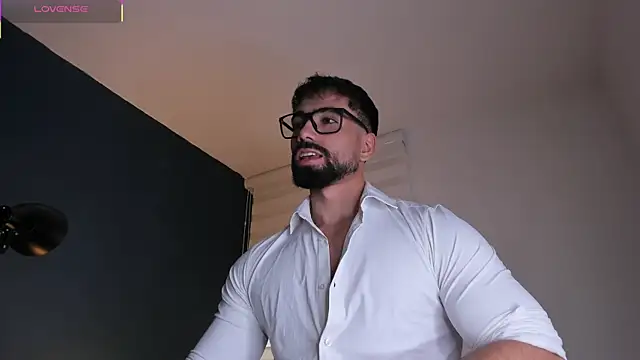 Snapshot of edrick_walton1 chatting on 10.18.25 edrick walton1 online show from 10.18.25