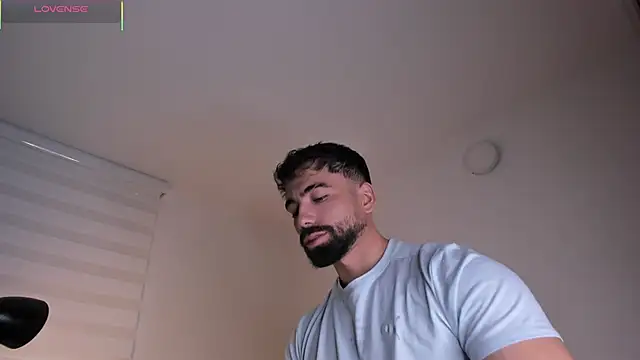 Snapshot of edrick_walton1 chatting on 10.30.25 edrick walton1 online show from 10.30.25