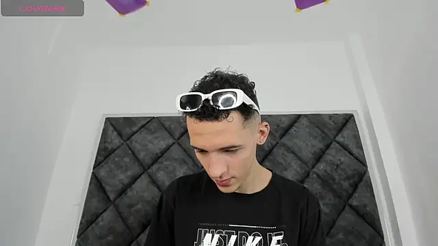 Maisondavis  online show from 12.21.24