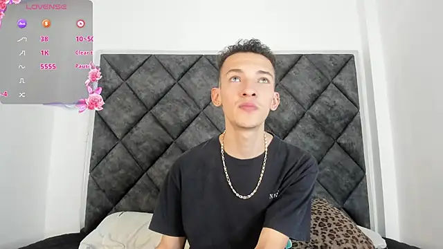 Maisondavis  online show from 12.26.24