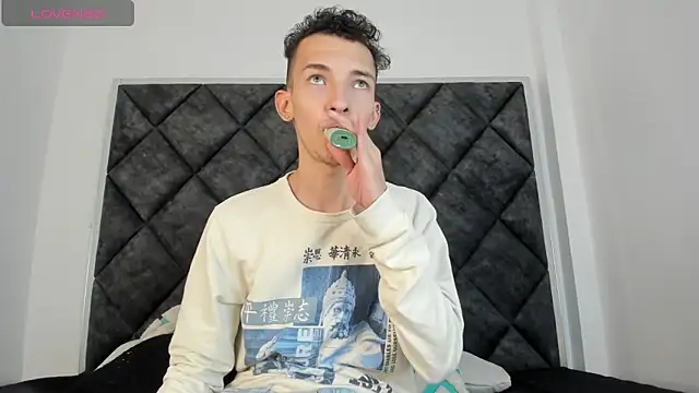 Maisondavis  online show from 12.27.24