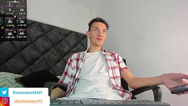 Maisondavis  online show from 01.10.25