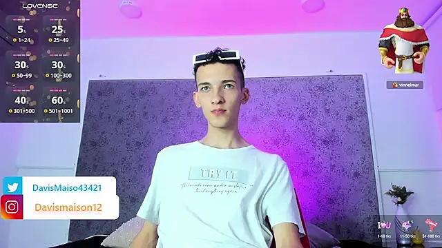 Maisondavis  online show from 02.24.25