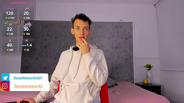 Maisondavis  online show from 03.06.25