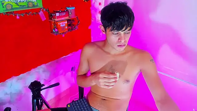 Snapshot of LilOwen_ chatting on 09.25.25 LilOwen online show from 09.25.25