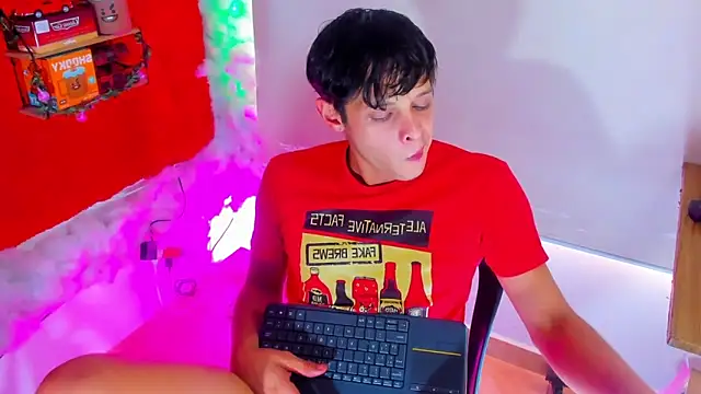 Snapshot of LilOwen_ chatting on 09.26.25 LilOwen online show from 09.26.25