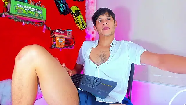 Snapshot of LilOwen_ chatting on 09.28.25 LilOwen online show from 09.28.25