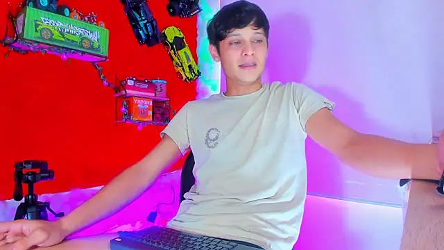 Snapshot of LilOwen_ chatting on 10.10.25 LilOwen online show from 10.10.25