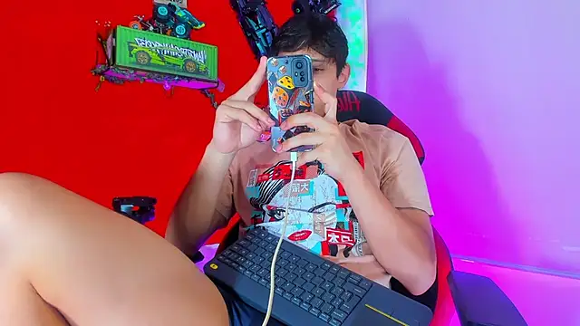 Snapshot of LilOwen_ chatting on 10.13.25 LilOwen online show from 10.13.25