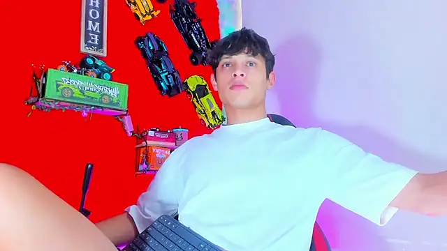 Snapshot of LilOwen_ chatting on 10.15.25 LilOwen online show from 10.15.25