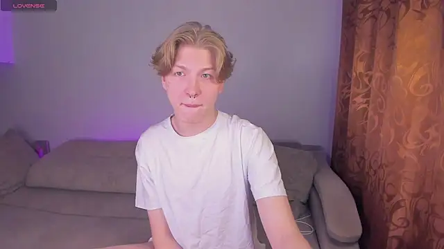 Snapshot of TheMikeSever chatting on 10.21.25 TheMikeSever online show from 10.21.25