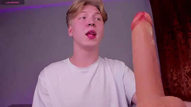 Snapshot of TheMikeSever chatting on 10.25.25 TheMikeSever online show from 10.25.25