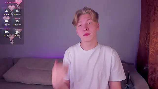 Snapshot of TheMikeSever chatting on 10.29.25 TheMikeSever online show from 10.29.25