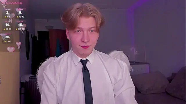 Snapshot of TheMikeSever chatting on 11.11.25 TheMikeSever online show from 11.11.25