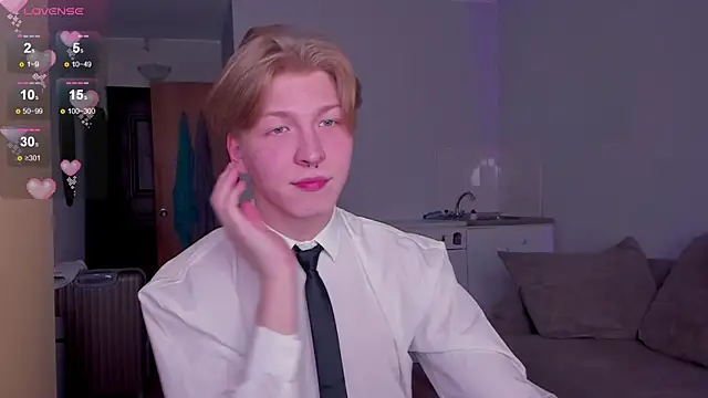 Snapshot of TheMikeSever chatting on 11.13.25 TheMikeSever online show from 11.13.25