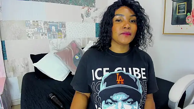 Isla Scott online show from 01.13.25