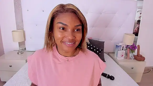 Isla Scott online show from 02.04.26