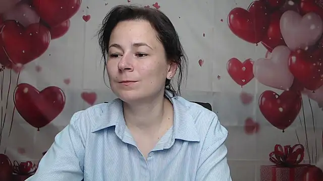 Snapshot of MarieSho chatting on 05.18.26 MarieSho online show from 05.18.26
