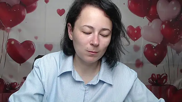 Snapshot of MarieSho chatting on 05.20.26 MarieSho online show from 05.20.26