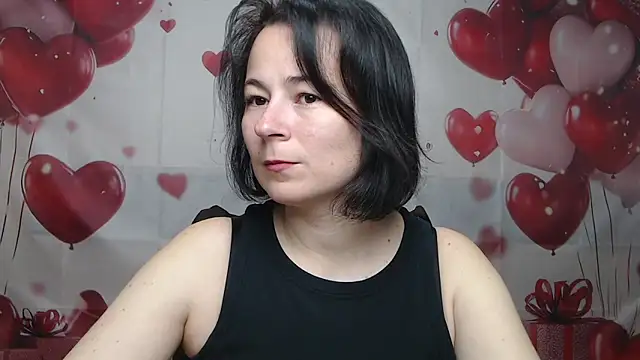 Snapshot of MarieSho chatting on 05.21.26 MarieSho online show from 05.21.26