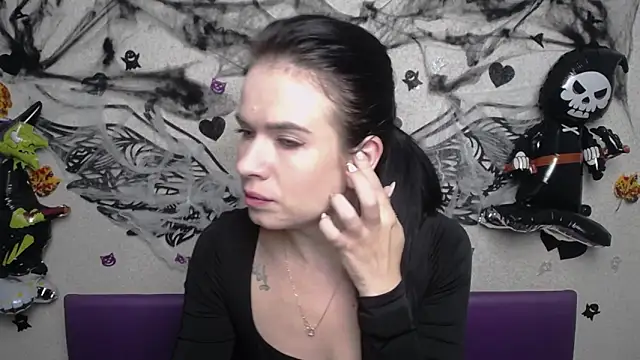 JasmineKouch online show from 10.28.25